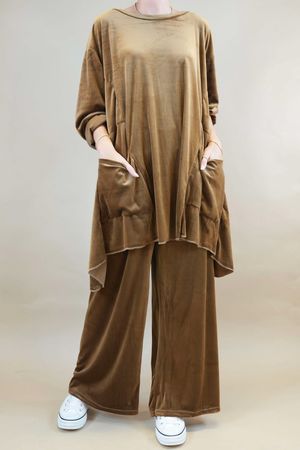 Made in Italy Chalet Soft Stretch Velour Pocket Dip Side Set Dark Tan